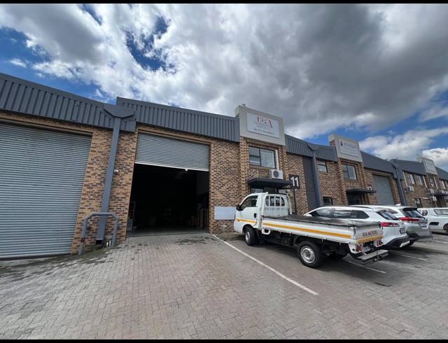 252M² WAREHOUSE TO LET IN LASER PARK